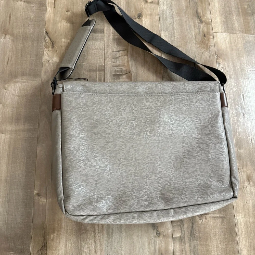 NEW Bugatti Computer Bag‎ Messenger Crossbody Briefcase JB Hunt Pebbled Taupe